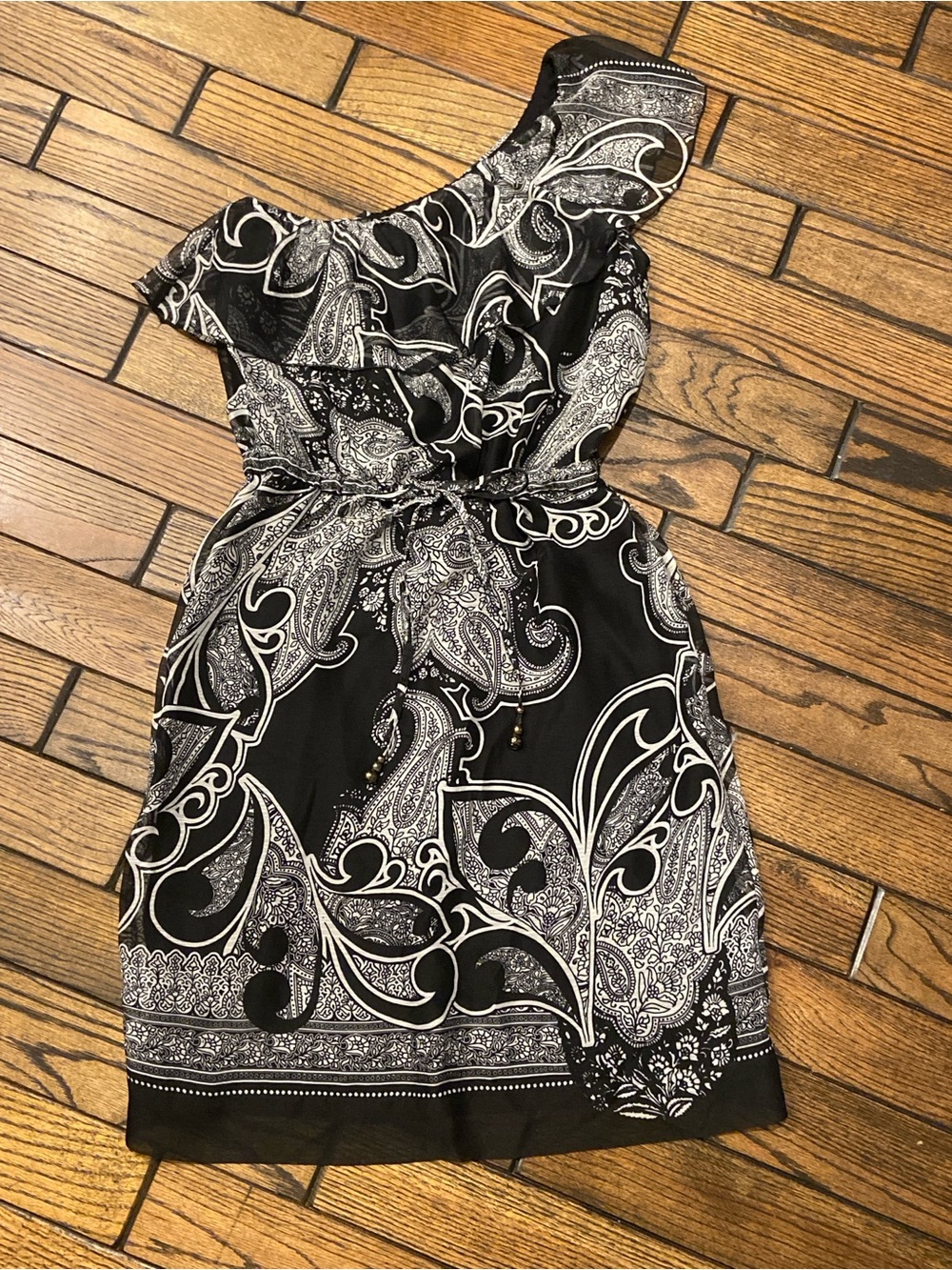 New York & Company Black and White One-Shoulder Paisley Tie-Waist Dress